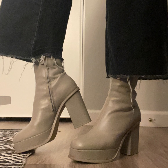 ❣️SOLD❣️Zara platform boots - Picture 3 of 8